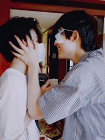 打扑克一进一出的视频